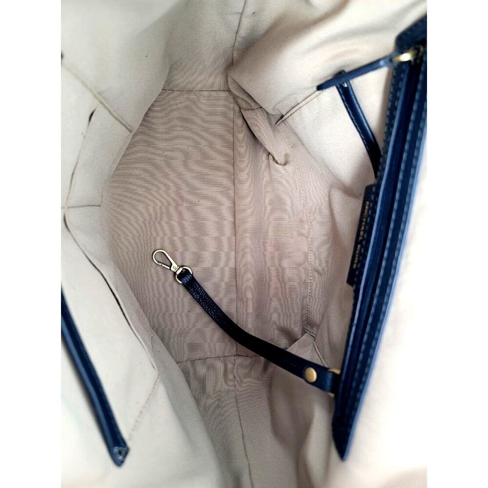 Michael Kors Junie Medium Drawstring Backpack Navy White Chevron Woven Leather - Picture 10 of 11